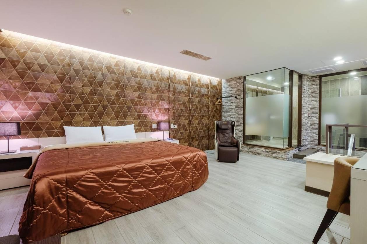 Foxdou Business Motel Tainan Exterior foto
